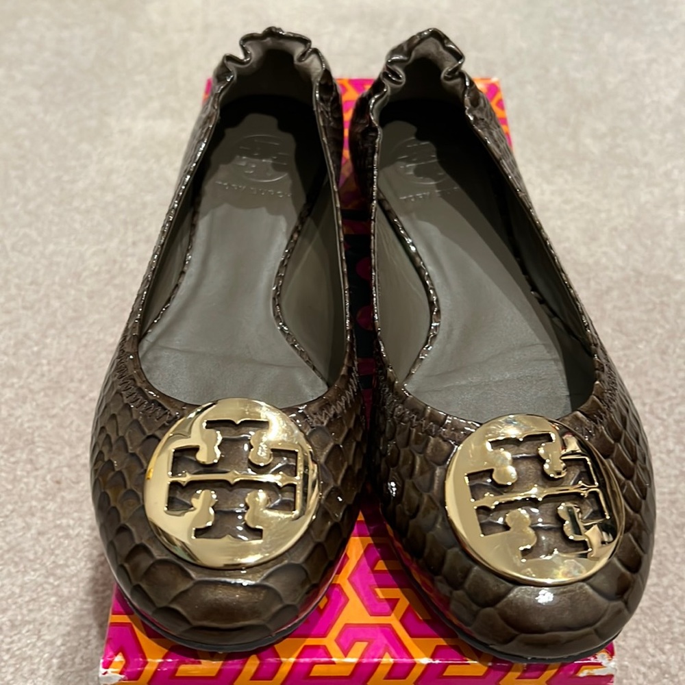 Tory Burch ballet flats. LIKE NEW!!